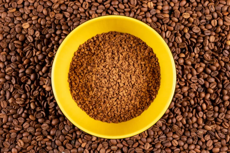 قهوه فوری گلد یا آماده چیست؟ (تعریف دقیق، تفاوت با قهوه آسیاب شده)